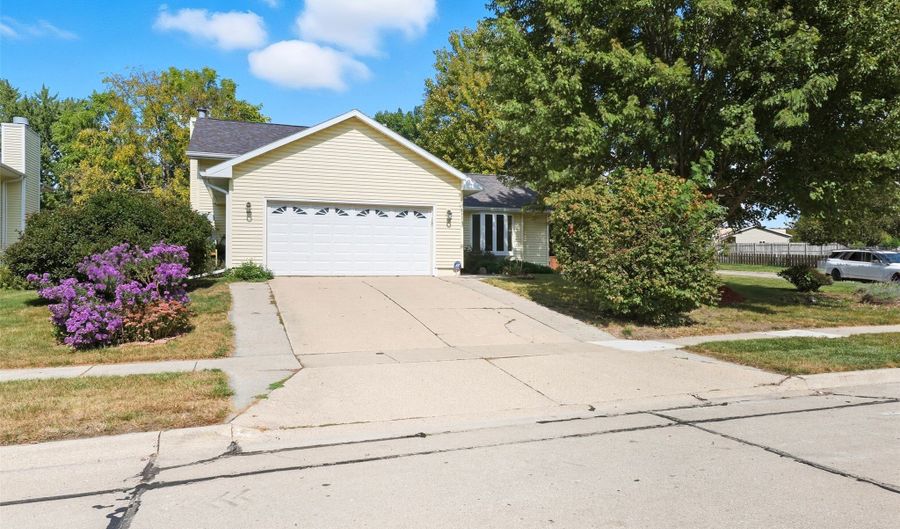 1901 5th St SW, Altoona, IA 50009 - 5 Beds, 3 Bath