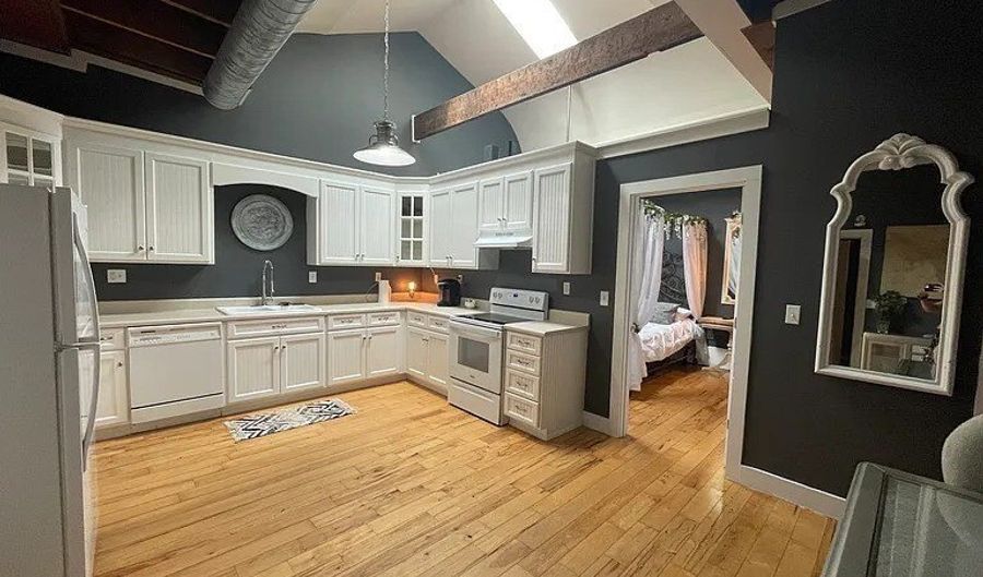 103 Court Sq, Abbeville, SC 29620 - 4 Beds, 2 Bath
