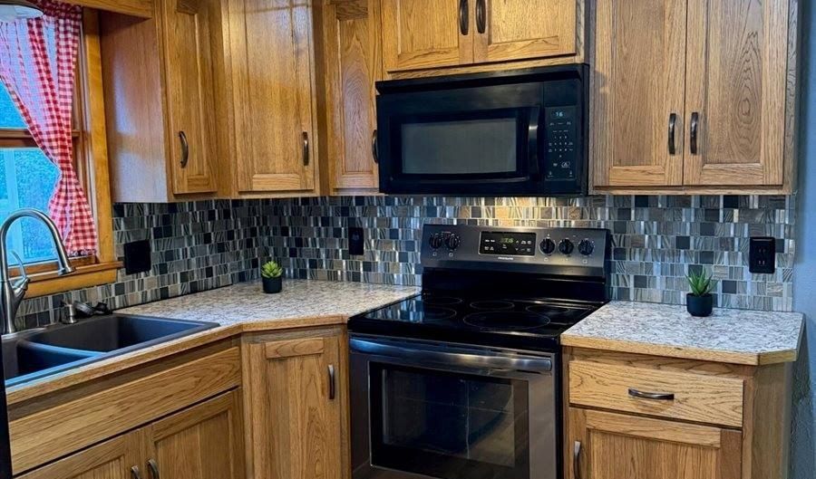 1134 Summit Blvd, Bismarck, ND 58504 - 4 Beds, 2 Bath