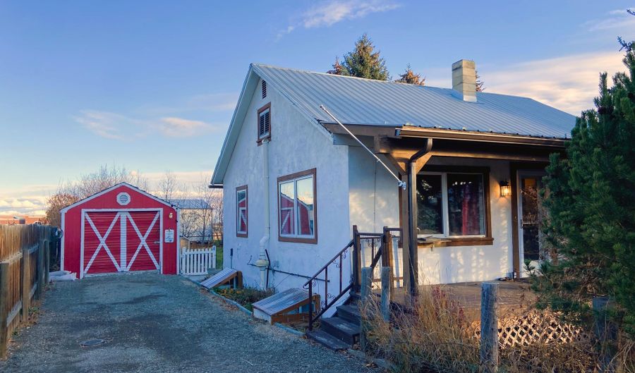 20506 N Main St St, Carey, ID 83320 - 4 Beds, 2 Bath