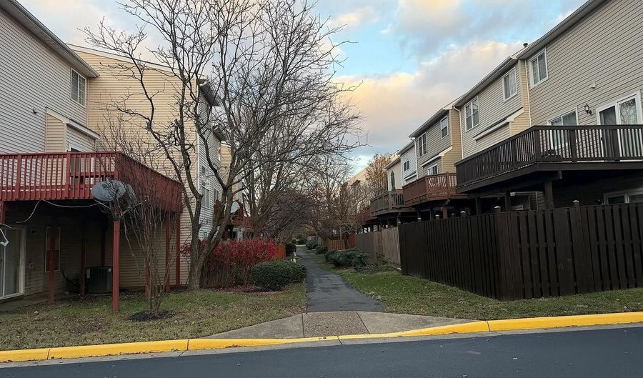 6641 CREEK POINT Way, Alexandria, VA 22315 - 3 Beds, 4 Bath