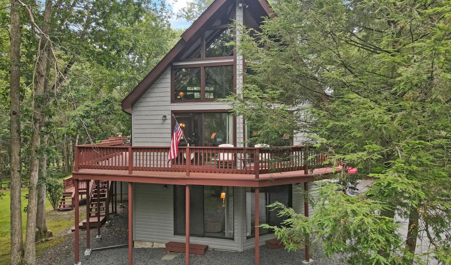 11 Carmen Gln, Albrightsville, PA 18210 - 5 Beds, 4 Bath