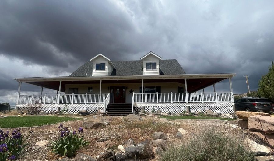 398 E Wells Fargo Dr, Brookside, UT 84782 - 5 Beds, 3 Bath