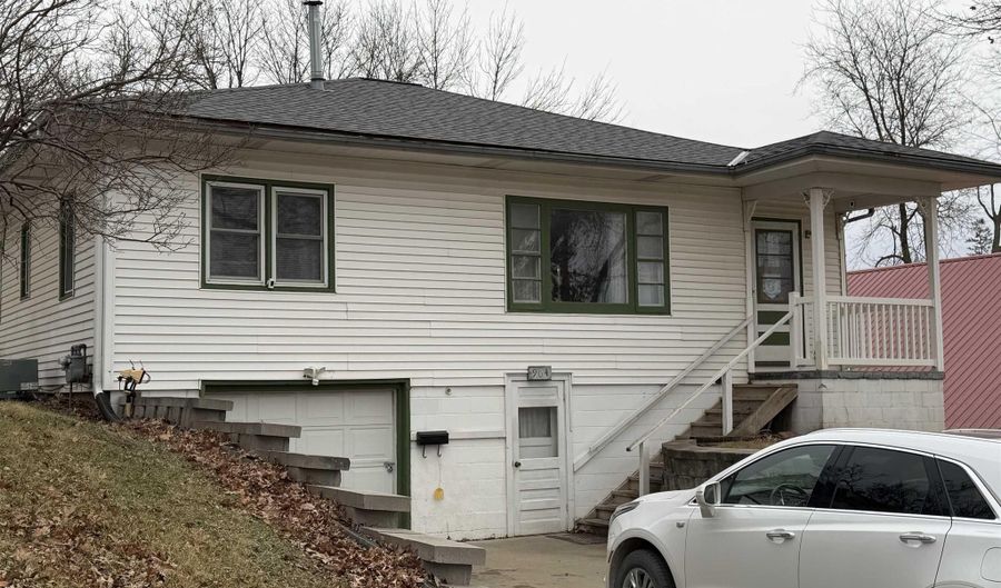 904 Oak St, Atlantic, IA 50022 - 3 Beds, 2 Bath