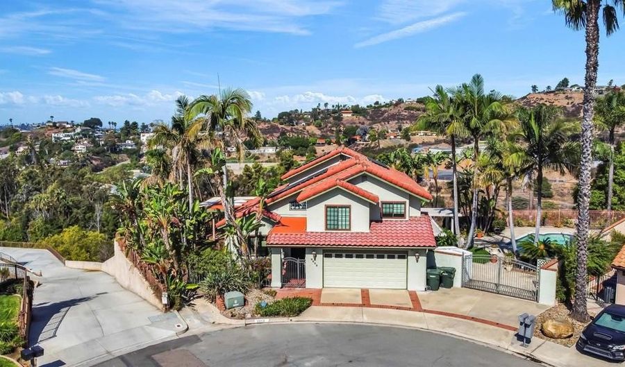 9802 Lyncarol Dr, La Mesa, CA 91941 - 3 Beds, 3 Bath