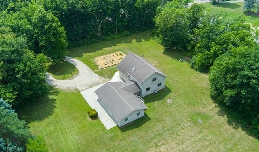 9038 Lahring Rd, Argentine, MI 48436 - 3 Beds, 2 Bath