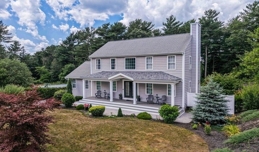 489 Main St, Acushnet, MA 02743 - 4 Beds, 3 Bath