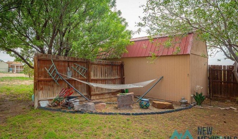 14 Nichol St, Carlsbad, NM 88220 - 4 Beds, 2 Bath