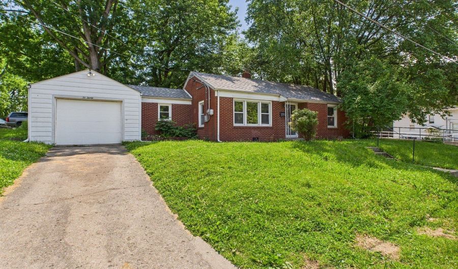 220 Central Ave, Anderson, IN 46012 - 2 Beds, 2 Bath