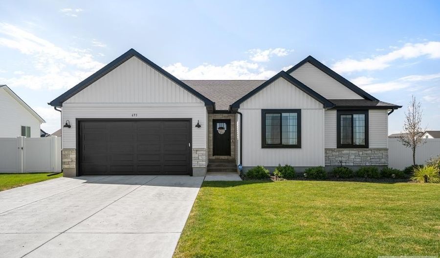 693 Sanford St, Idaho Falls, ID 83402 - 5 Beds, 3 Bath