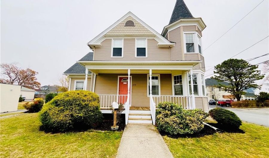 1574 Cranston St, Cranston, RI 02920 - 3 Beds, 2 Bath