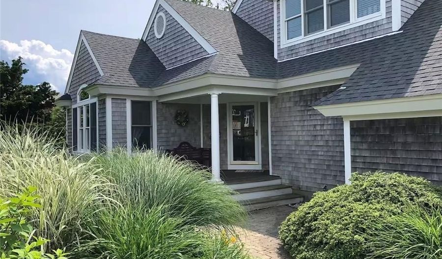 611 Wolcott Ave, Middletown, RI 02842 - 4 Beds, 4 Bath