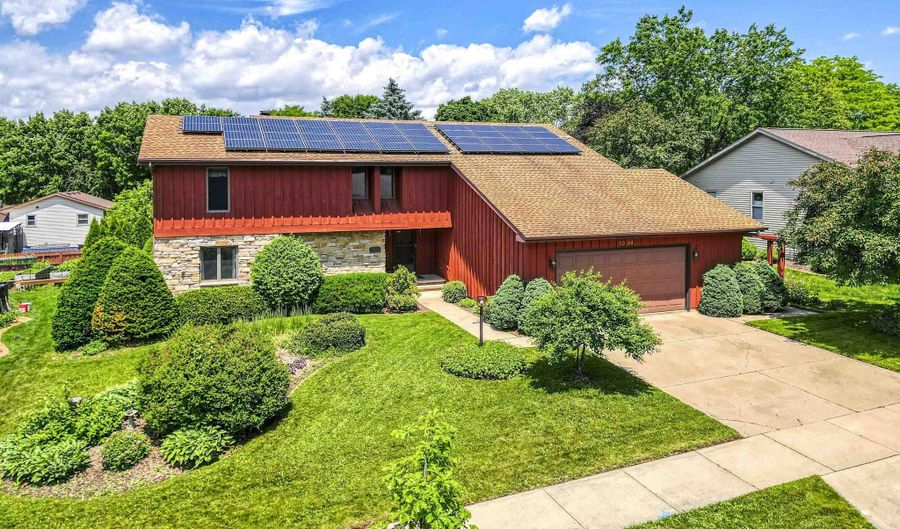 1334 W CLOVERDALE Dr, Appleton, WI 54914 - 5 Beds, 4 Bath