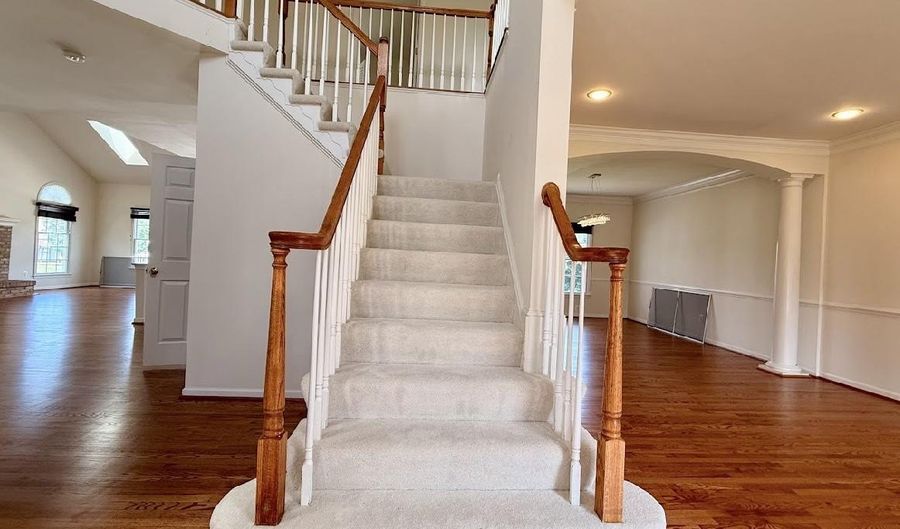43520 LUCKETTS BRIDGE Cir, Ashburn, VA 20148 - 5 Beds, 4 Bath