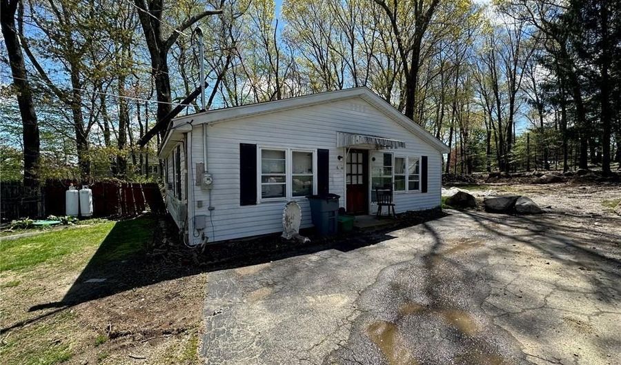 8 Buona Vista Ave, Johnston, RI 02919 - 9 Beds, 4 Bath