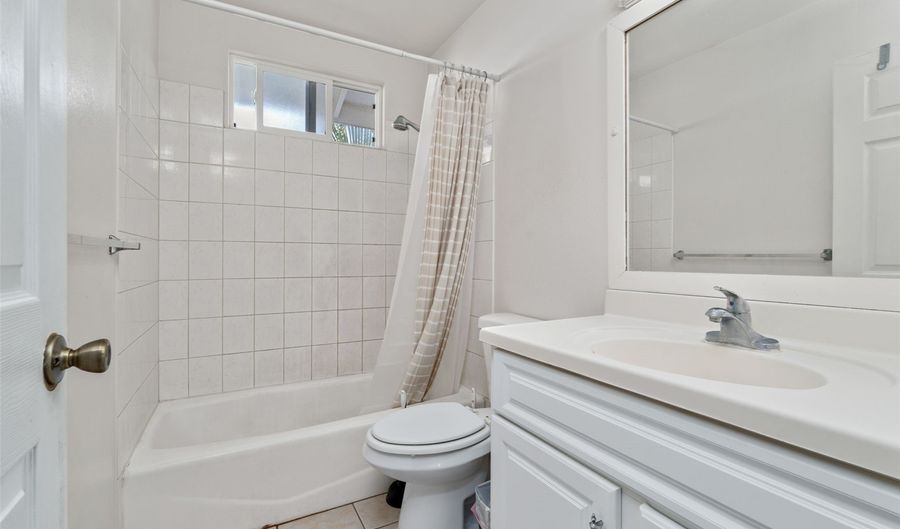 1607 Makiki St B, Honolulu, HI 96822 - 5 Beds, 3 Bath