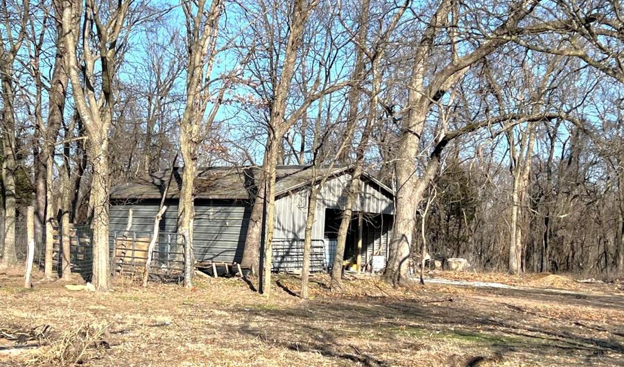1553 Lone Dove Rd, Anderson, MO 64831 - 2 Beds, 2 Bath