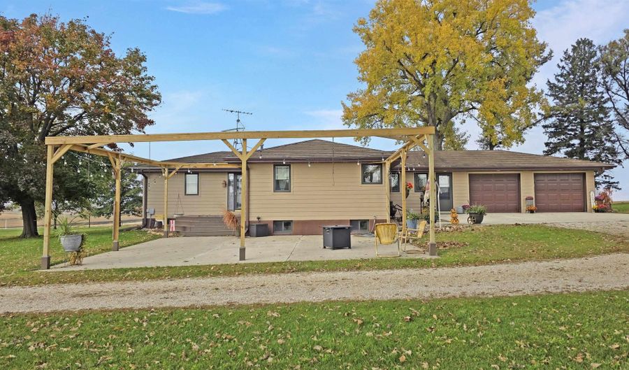 17431 300Th St, Aplington, IA 50604 - 4 Beds, 2 Bath