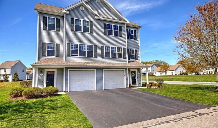 31 Streamview Dr, Cumberland, RI 02864 - 2 Beds, 2 Bath