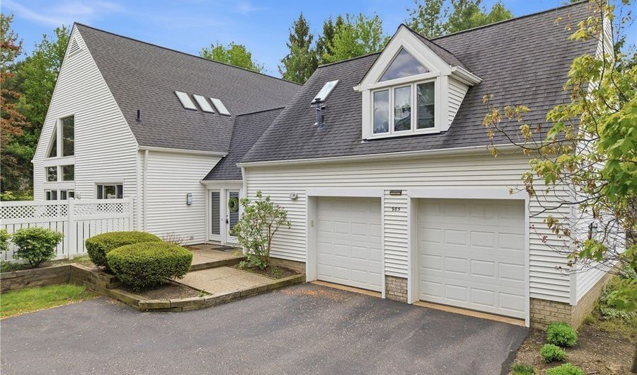 985 Goldenrod Trl, Aurora, OH 44202 - 3 Beds, 4 Bath