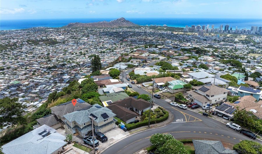 2407 St Louis Dr B, Honolulu, HI 96816 - 5 Beds, 4 Bath