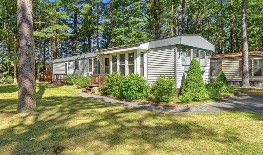 28 Leisure Way, Coventry, RI 02816 - 2 Beds, 1 Bath
