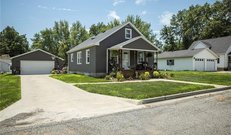 302 W Main St, Alma, MO 64001 - 3 Beds, 1 Bath