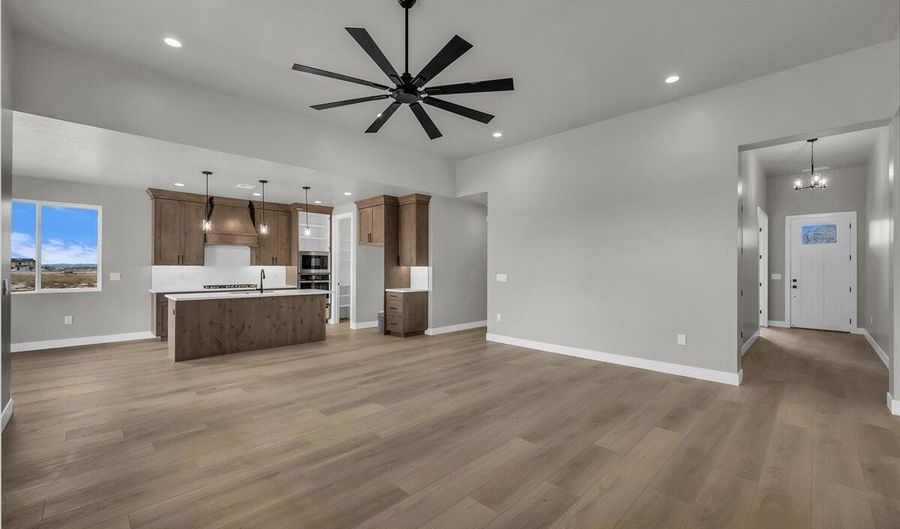 2433 N LOCUST St, Cedar City, UT 84721 - 4 Beds, 3 Bath