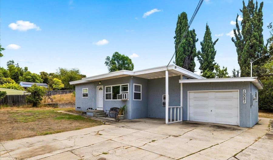 10051 Casa De Oro Blvd, Spring Valley, CA 91977 - 2 Beds, 1 Bath