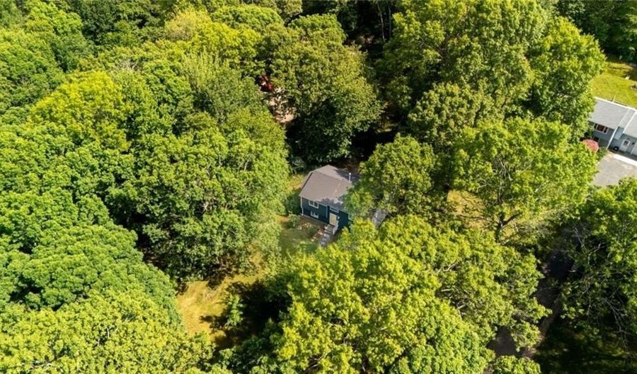 107 Huckleberry Rd, North Kingstown, RI 02852 - 3 Beds, 1 Bath