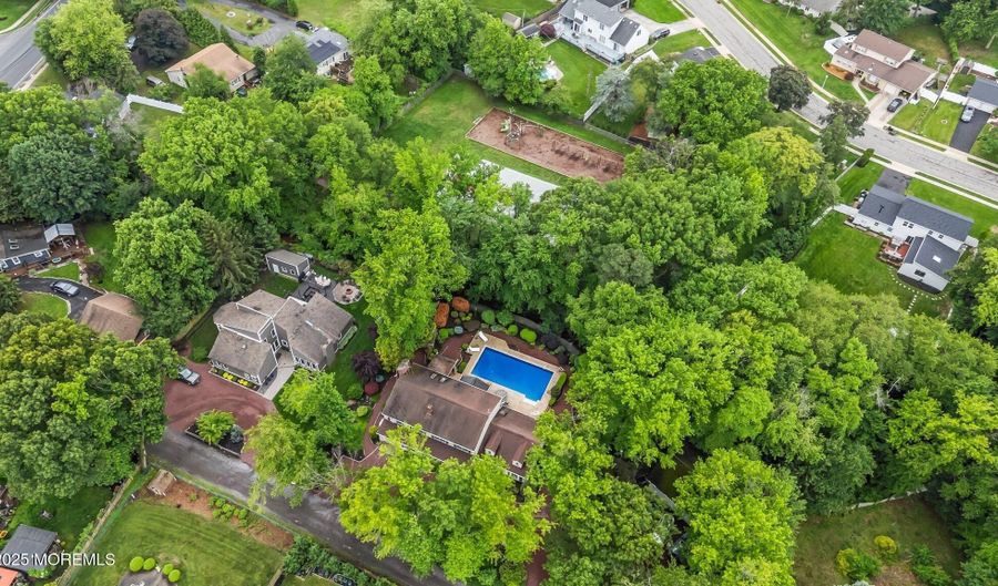 221 Lloyd Rd, Aberdeen, NJ 07747 - 5 Beds, 3 Bath