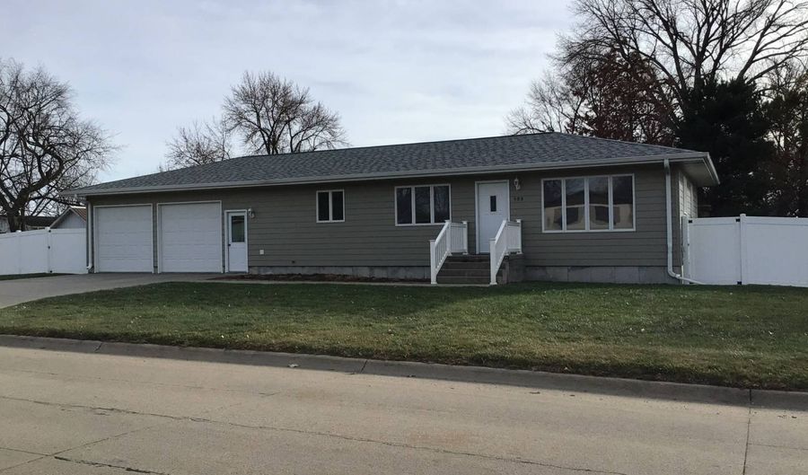 509 E 2nd St, Atkinson, NE 68713 - 3 Beds, 3 Bath