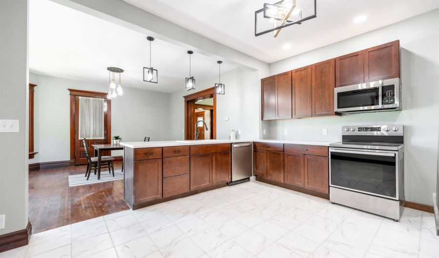 1207 Alden St, Alden, IA 50006 - 5 Beds, 5 Bath