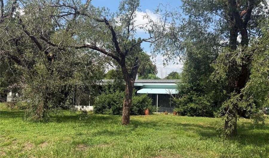 4916 ELI St, Orlando, FL 32804 - 5 Beds, 3 Bath