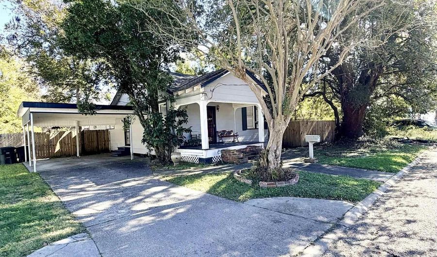 380 Bernardo Dr, Baton Rouge, LA 70806 - 3 Beds, 2 Bath
