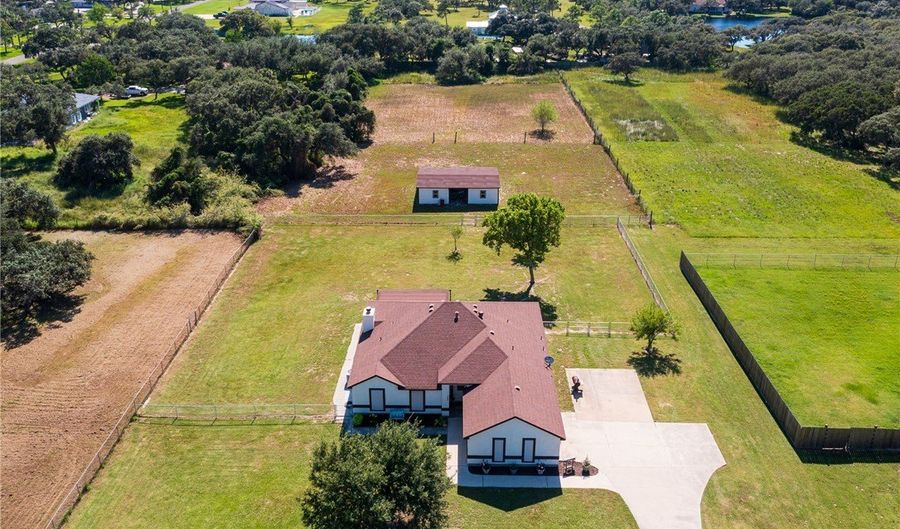 727 W Johnson Ave, Aransas Pass, TX 78336 - 3 Beds, 2 Bath