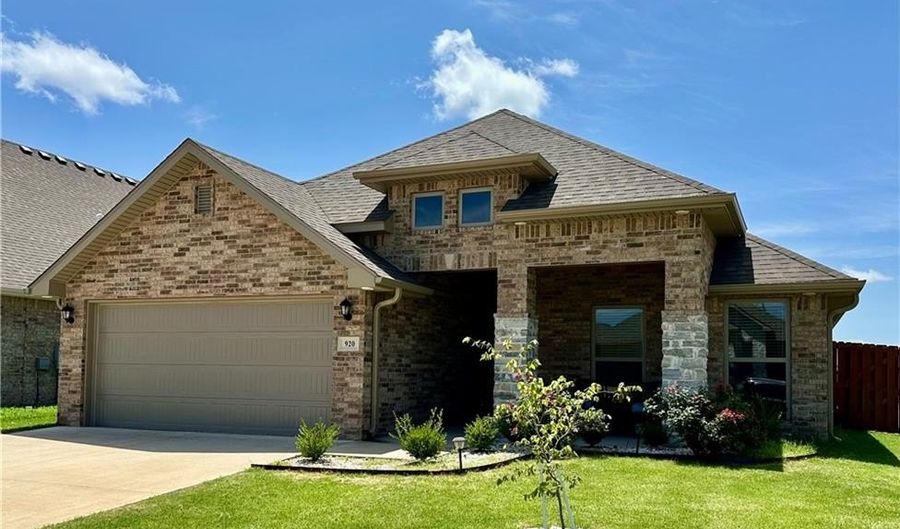 920 Sundance Ln, Bentonville, AR 72712 - 3 Beds, 2 Bath
