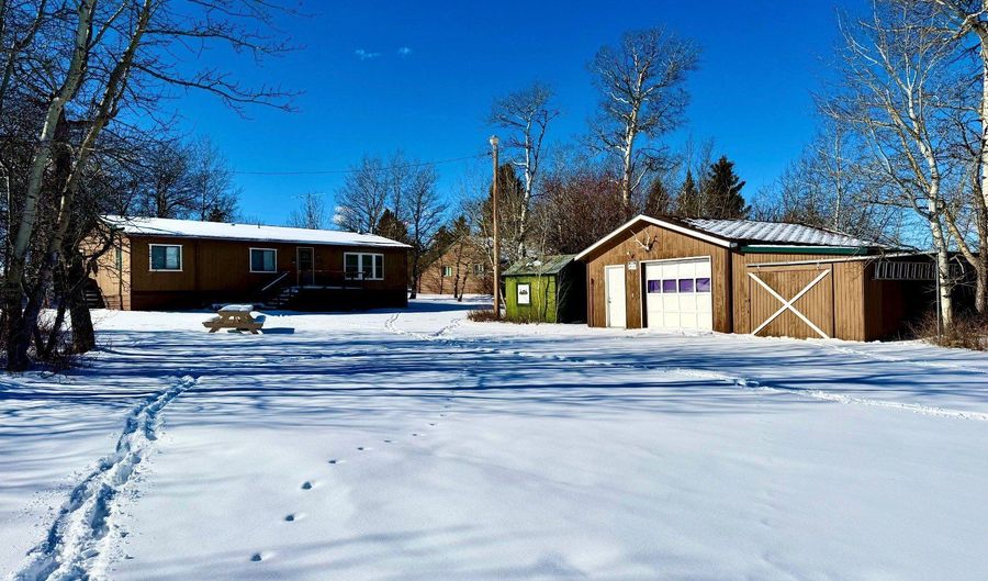 28 W Shore Rd, Babb, MT 59411 - 3 Beds, 1 Bath