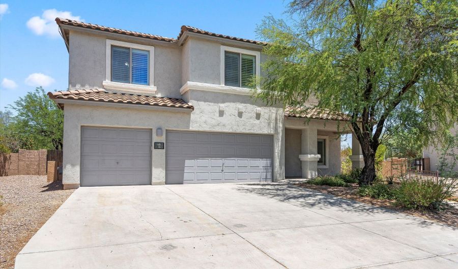 6 W Calle Bayeta, Sahuarita, AZ 85629 - 5 Beds, 3 Bath