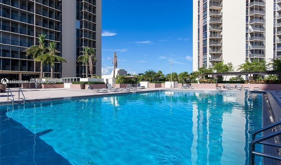 20379 W W Country Club Dr 2539, Aventura, FL 33180 - 2 Beds, 2 Bath