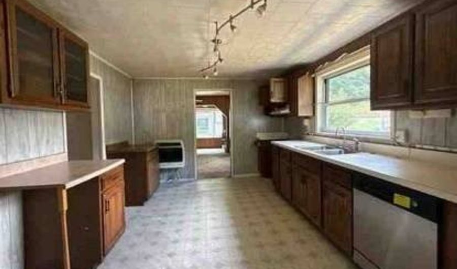 558 Corrine Btm, Corinne, WV 25826 - 3 Beds, 1 Bath