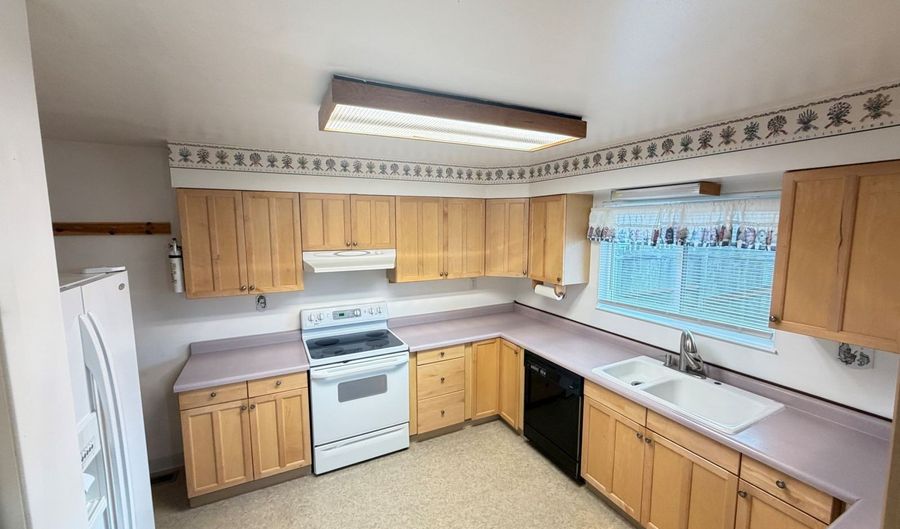 806 E Wilson Ave, Battle Mountain, NV 89820 - 4 Beds, 2 Bath