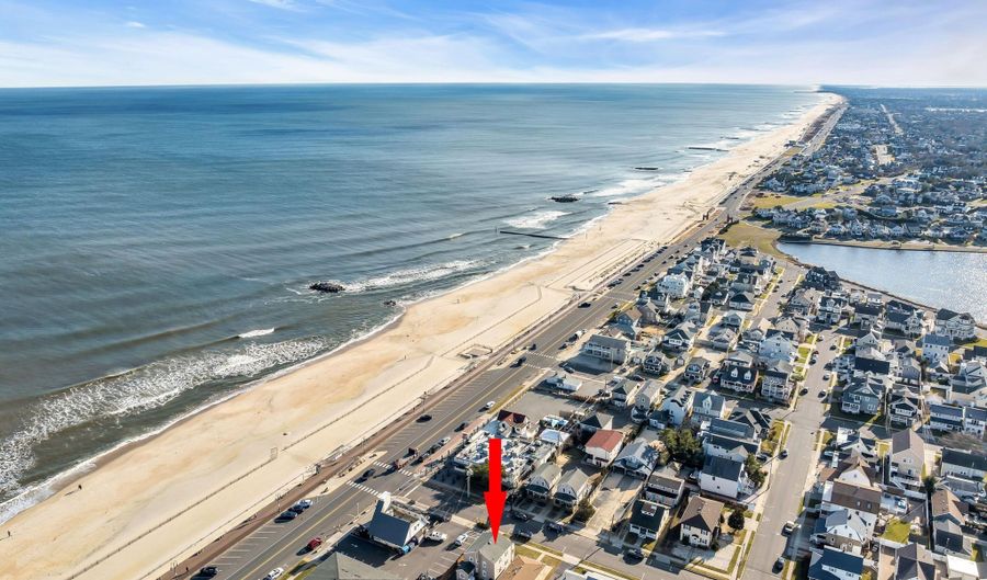 100 18th Ave Unit 2, 2nd Floor, Belmar, NJ 07719 - 2 Beds, 1 Bath