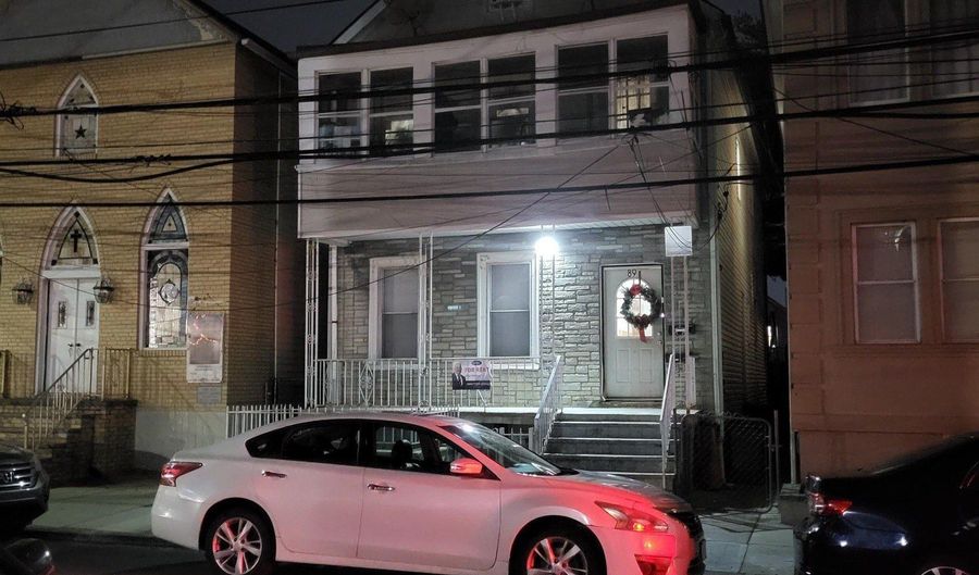 89 W 21ST St 1, Bayonne, NJ 07002 - 4 Beds, 1 Bath