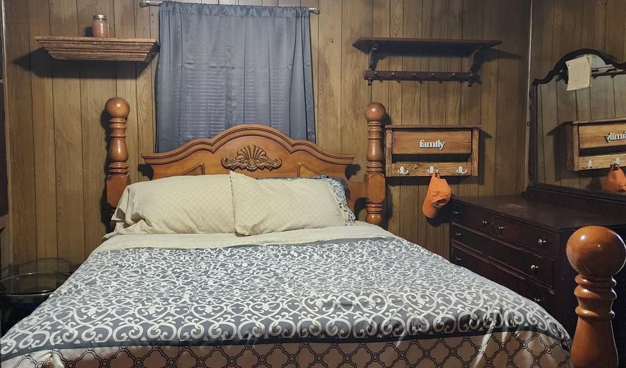 6862 N Jackson St, Attica, IN 47918 - 2 Beds, 1 Bath