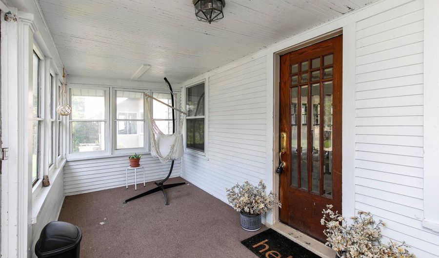 1427 Mattern Ave, Des Moines, IA 50316 - 3 Beds, 2 Bath