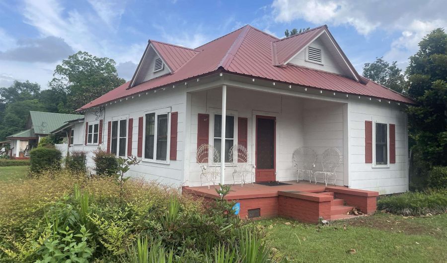 620 N Main St, Atmore, AL 36502 - 3 Beds, 2 Bath