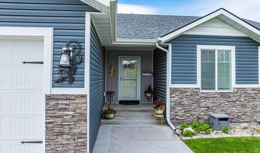 4869 Suzanne Ct, Chubbuck, ID 83202 - 5 Beds, 3 Bath