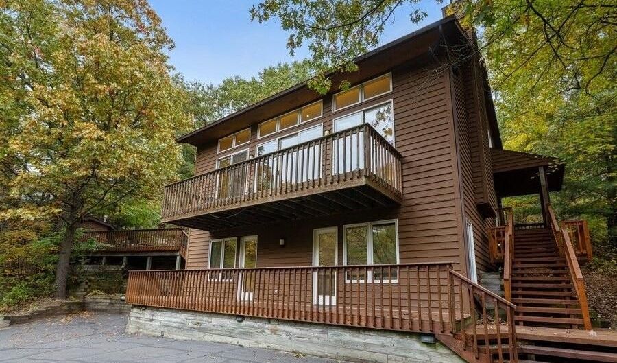 107 S Merrivale Ave, Beverly Shores, IN 46301 - 3 Beds, 4 Bath