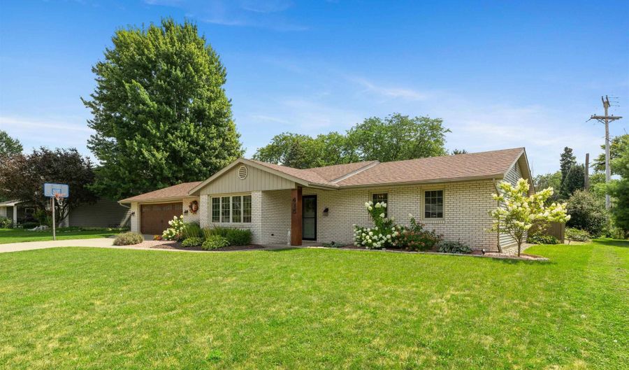 415 Duryea Dr, Auburn, IN 46706 - 3 Beds, 3 Bath